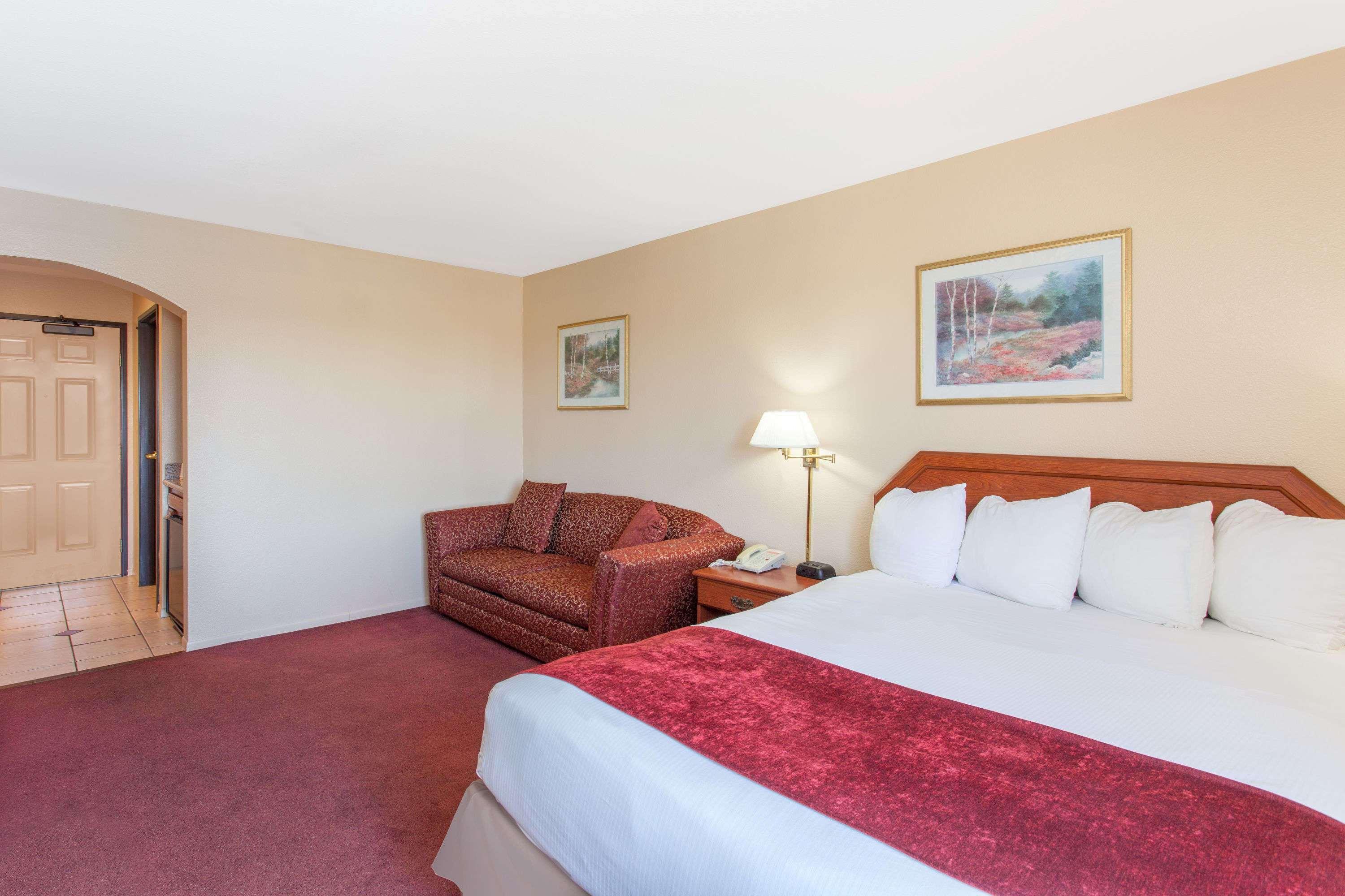 Ramada By Wyndham Fresno Northwest Hotel Exterior foto